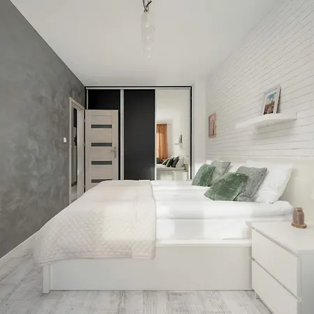 Elegancki We Wroclawiu Blisko Parku I Rzeki Z Klimatyzacja W Salonie I Biurkiem By Renters * Wrocław