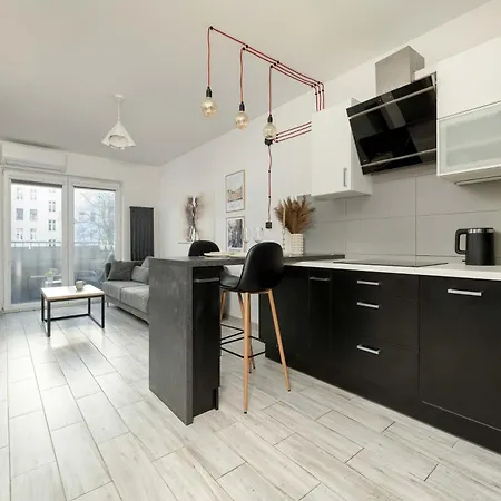 Elegancki We Wroclawiu Blisko Parku I Rzeki Z Klimatyzacja W Salonie I Biurkiem By Renters Apartment Wroclaw
