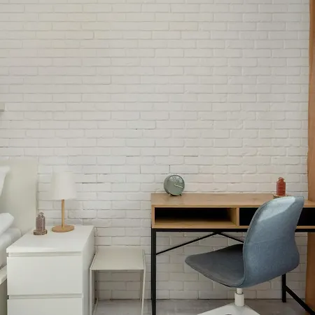 Elegancki We Wroclawiu Blisko Parku I Rzeki Z Klimatyzacja W Salonie I Biurkiem By Renters *