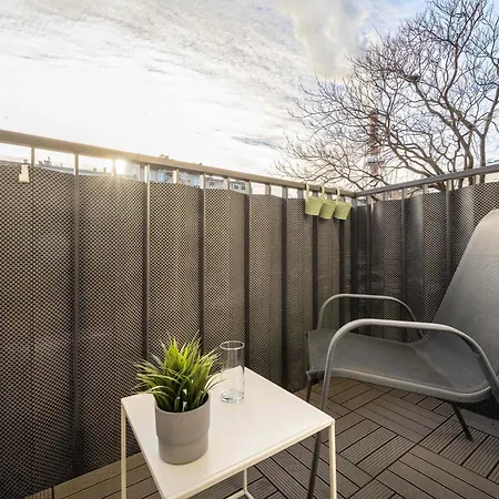 Elegancki We Wroclawiu Blisko Parku I Rzeki Z Klimatyzacja W Salonie I Biurkiem By Renters