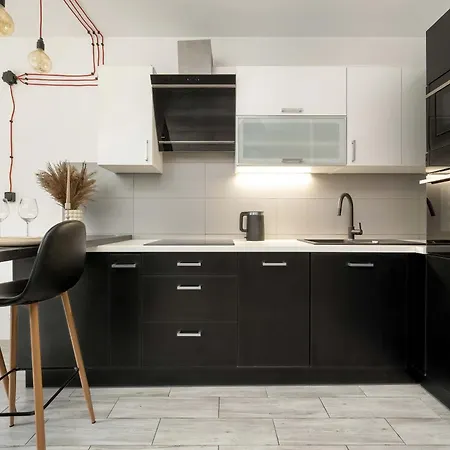 Apartment Elegancki We Wroclawiu Blisko Parku I Rzeki Z Klimatyzacja W Salonie I Biurkiem By Renters *